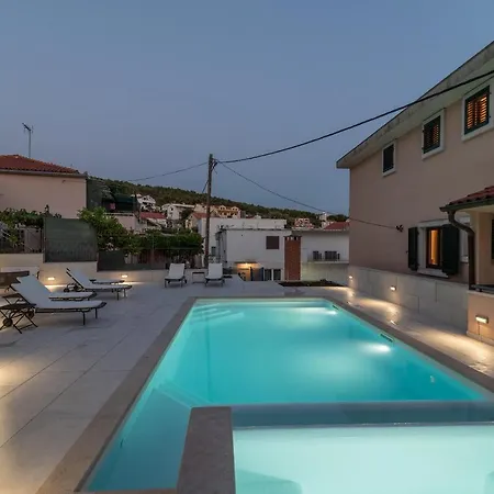 Apartment Villa Lavandula - Swimming Pool View Guest house