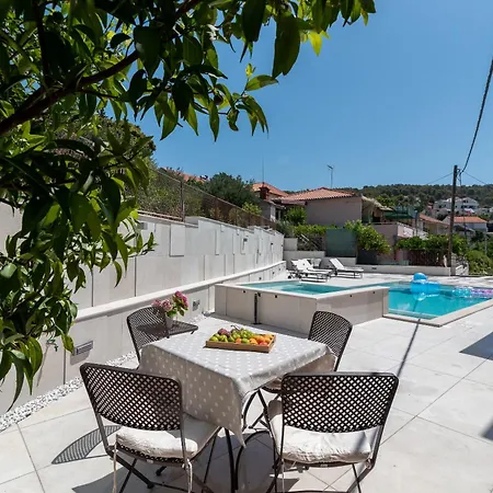 Apartment Villa Lavandula - Swimming Pool View Guest house Trogir