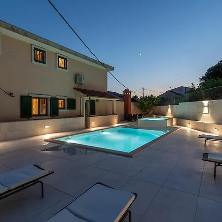 Apartment Villa Lavandula - Swimming Pool View