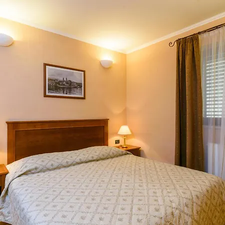Apartment Villa Lavandula - Swimming Pool View